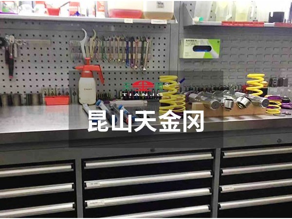 有個新工廠想買套柜子，工具柜定制廠家告訴你該怎么選?